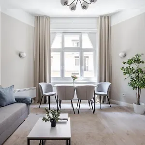 Apartament A13, Budapesta