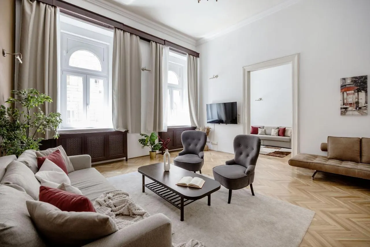 Luxe, Historic Home Downtown Landmarks 19 Century Budapešť